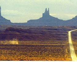 MONUMENT  VALLEY......