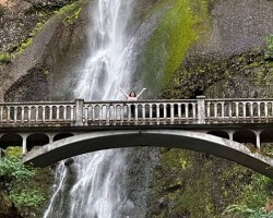 Visiting Multnomah Falls in Oregon